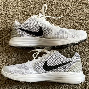 Nike Revolution 3 sneakers Women size 7.5